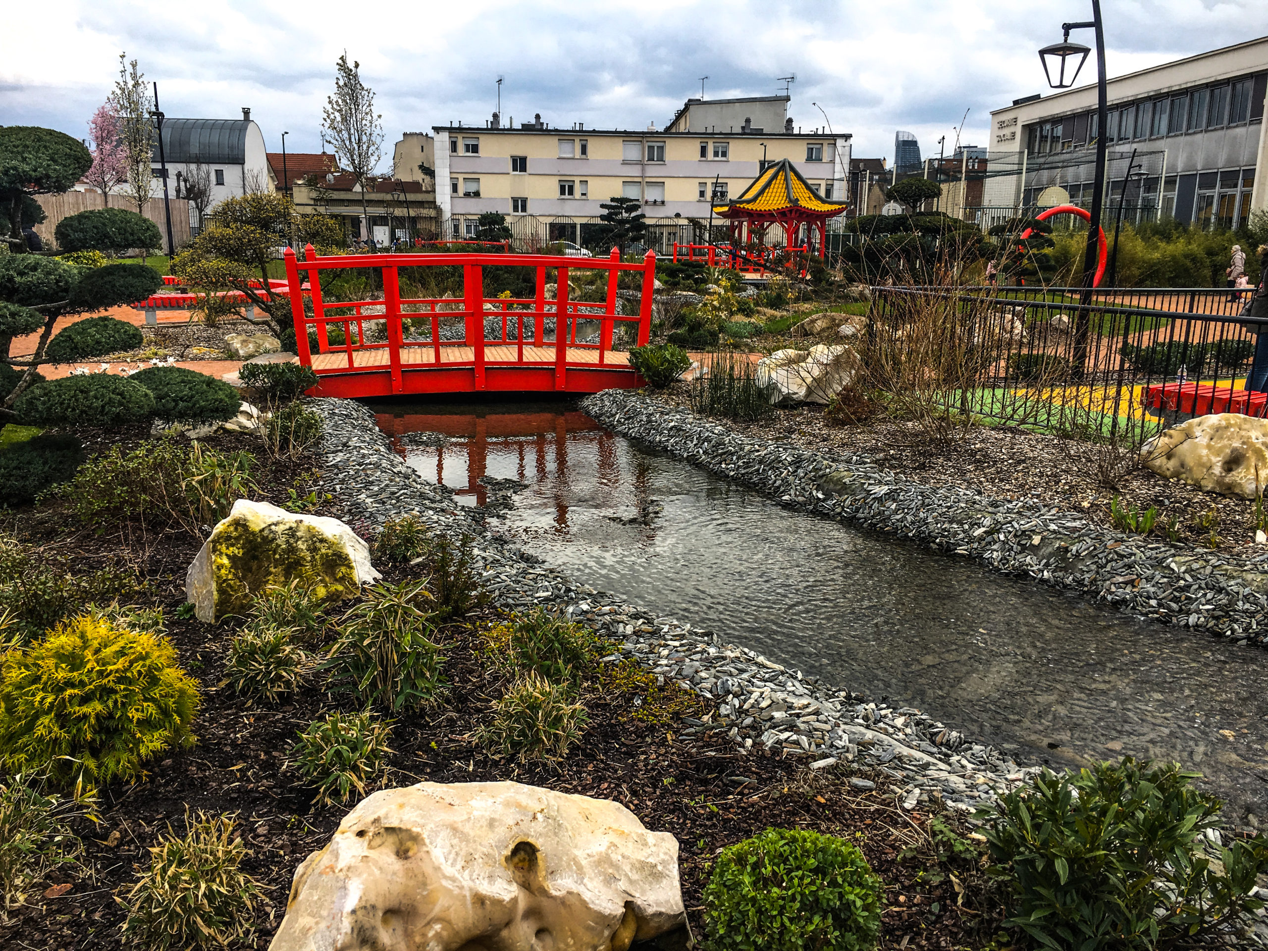 jardin-riviere artificielle-square-public-japonais