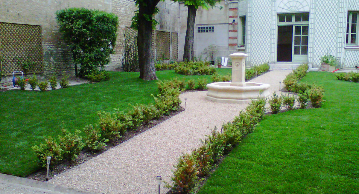 Jardin-fontaine-buis-idspace