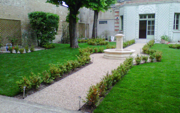 Jardin-fontaine-buis-idspace