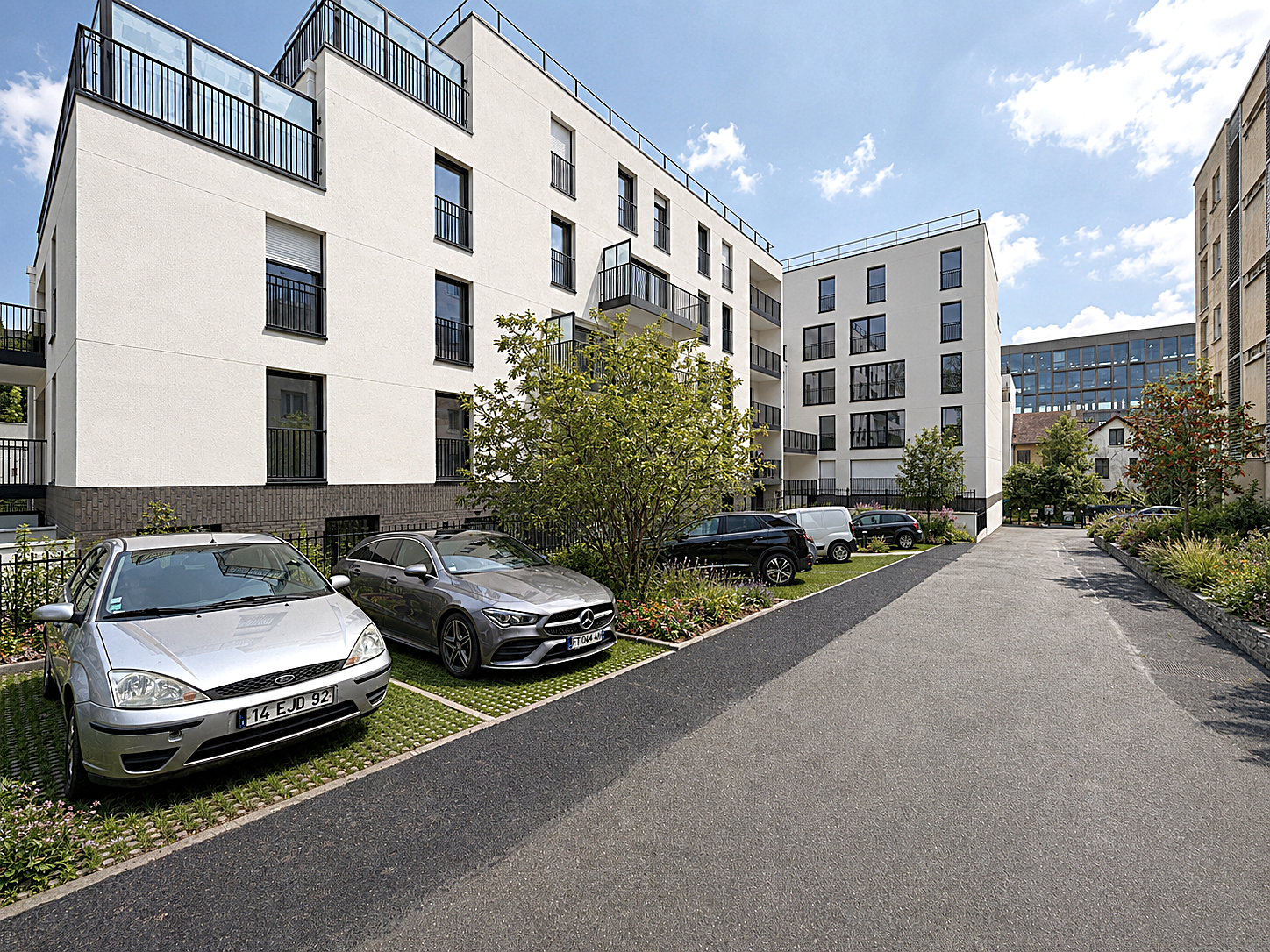 Stationnements perméables et plantations du programme de logements à Suresnes