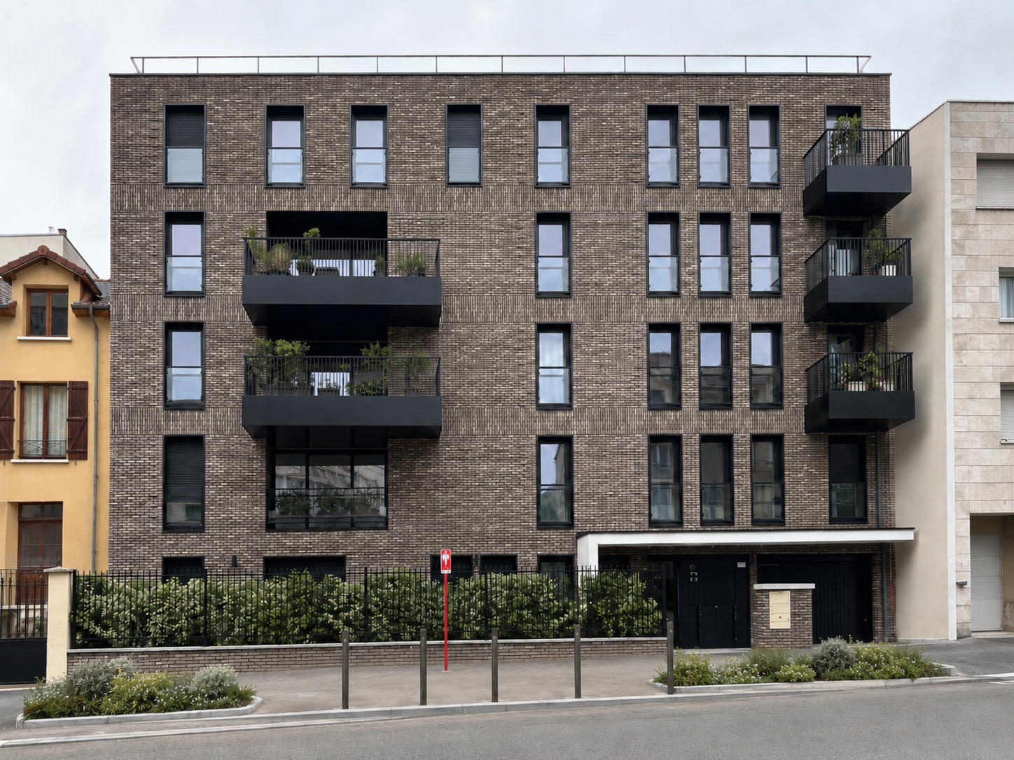Façade et abords paysagers du programme de logements à Suresnes